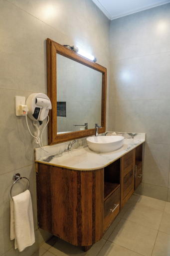Bathroom 5, Blue Ocean Resort & Residences, Magharibi