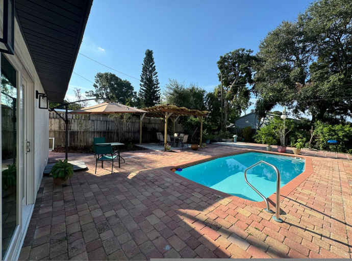 Room 4, Pool Home in Seminole 5miles to Beach, Pinellas