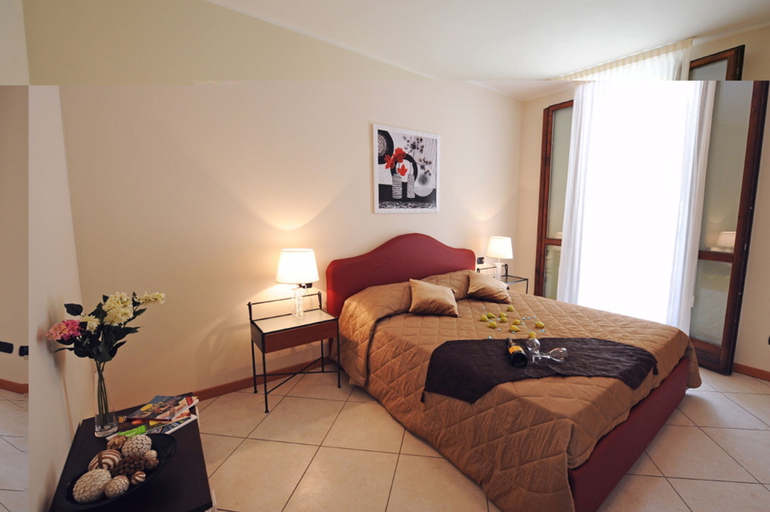 Others 5, Residence Eden Azalea 2, Como