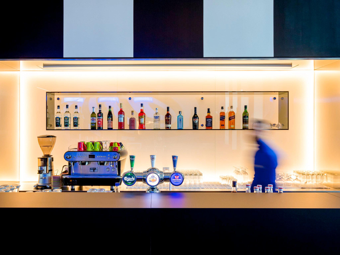 Food & Drinks 11