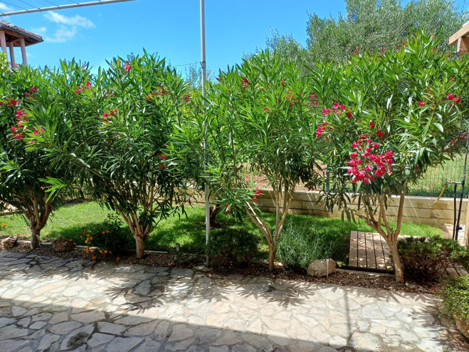 Others 4, Apartmaji Mia, otok Murter, Murter