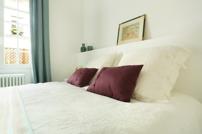 Room 2, Superb Terrace Apart Champs Elysees Eiffel Tower, Paris