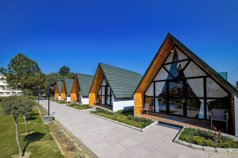 Exterior & Views