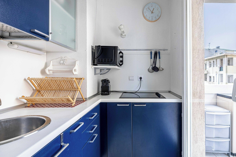 Private kitchen, Charming Studio With Balcony & Pool -heart of Nice, Alpes-Maritimes