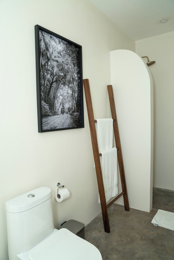Bathroom 4, The Beach Break Surf Hotel, Nicoya