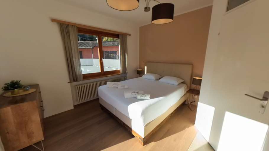 Bedroom 5, 7 Rooms, Locarno