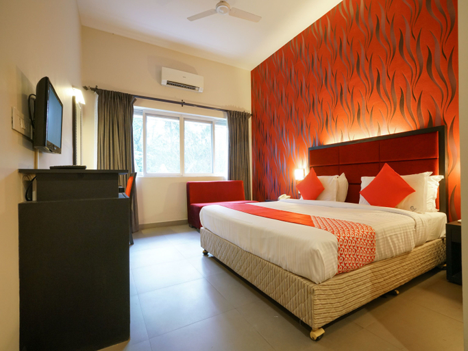 Bedroom 2, Capital O 15754 Mookkannoor Tourist Home, Ernakulam