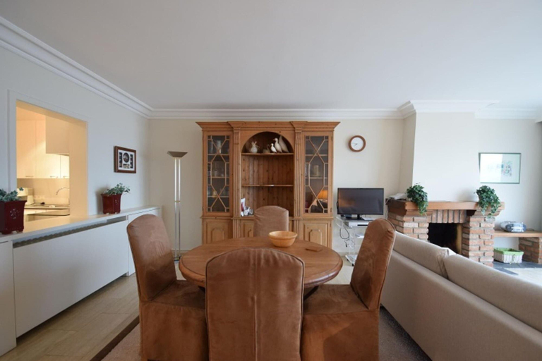 Dining 3, Sleek Apartment w/ Dual Terraces, West-Vlaanderen