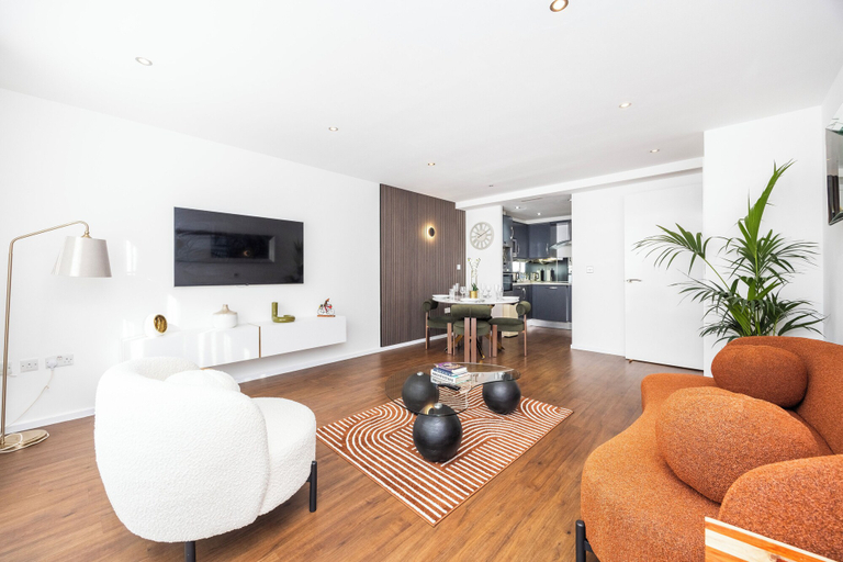 Others 4, Chizzy Superior One Bed Apartment, London