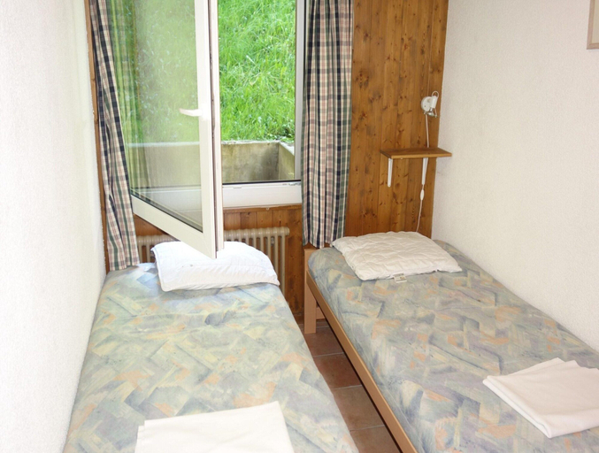 Room 3, Spacious Apartment With Garden Furniture, Sion