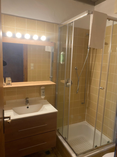 Bathroom 3, Magali's Bed & Breakfast, Zell am See