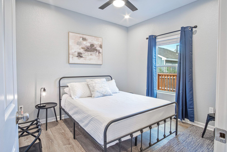 Room 5, Lovely Charming 4BR 2 5BA Near Downtown s Prime, Bexar