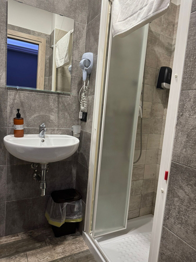 Bathroom 3, Royalty room spa, Napoli