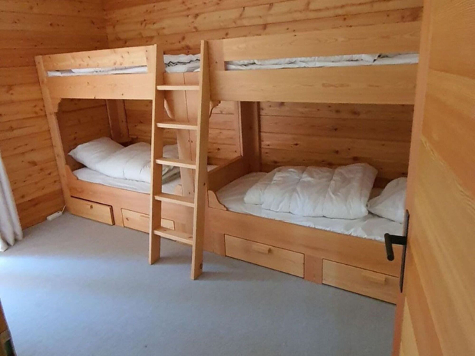 Room 3, Chalet in Les Masses With ski Storage, Hérens