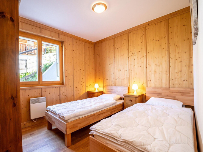 Room 2, Spacious Chalet With Patio Facing Mountains, Conthey