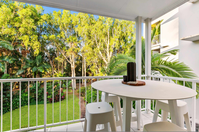 Room 3, Melaleuca Hideaway - Beach Pool Free Parking, Cairns