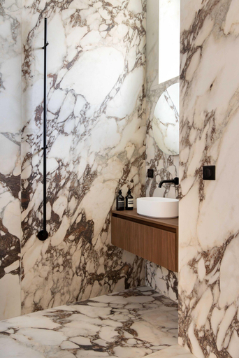 Bathroom 4, Luxury & Comfort Apt - 3bd/8p - Heart of Le Marais, Paris