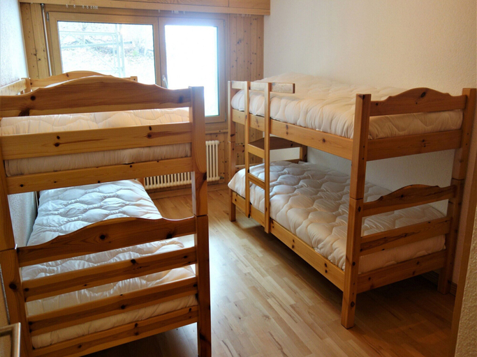 Room 4, Ski Lift Apartment With Views, Sion