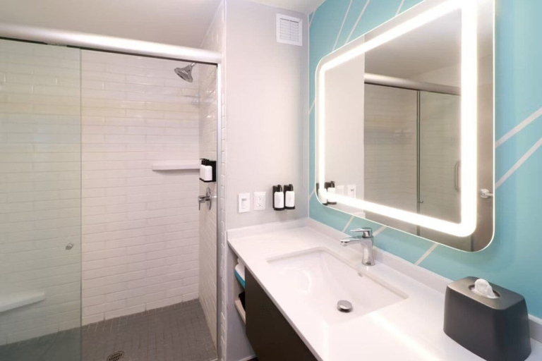 Bathroom 4, avid hotel QUERETARO CENTRO SUR by IHG, Querétaro