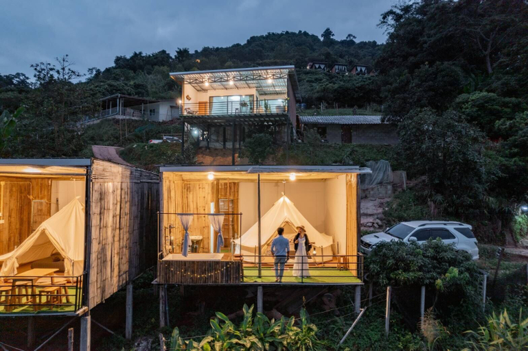 Exterior & Views