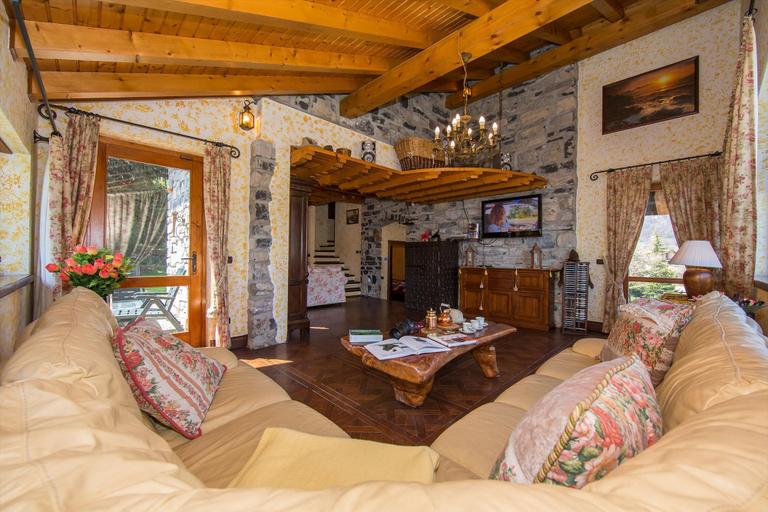 Room 4, Villa Victoria in Macchero, Como