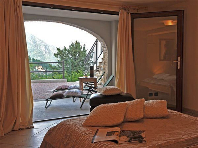 Room 4, Clubhouse With 4 Bedrooms and 2 Bathrooms, Como