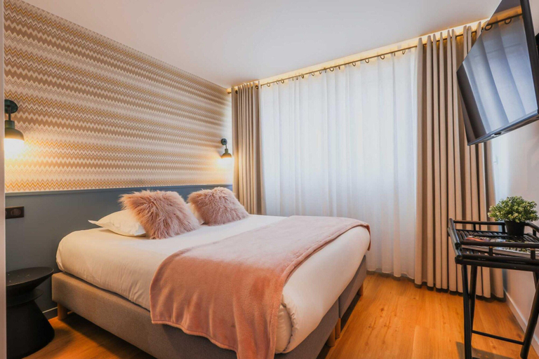 Bedroom 2, Elegant apartment - 2BR/6P - Canal St Martin, Paris