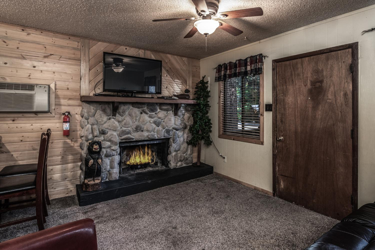 Others 4, Upper Canyon Inn & Cabins, Lincoln