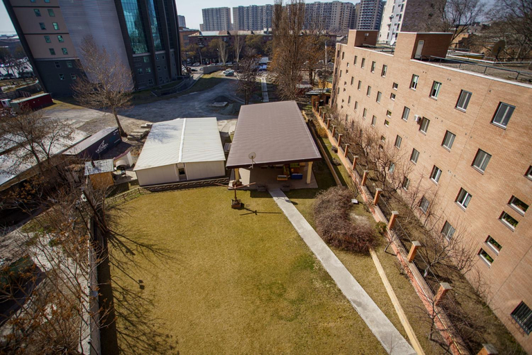 Exterior & Views