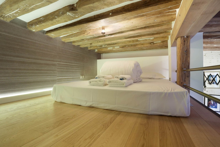 Room, Charming Triplex Le Marais/Beaubourg, Paris