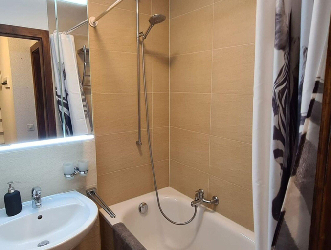 Bathroom 2, Flat in Veysonnaz Near Ski Lift & Valley Views, Conthey