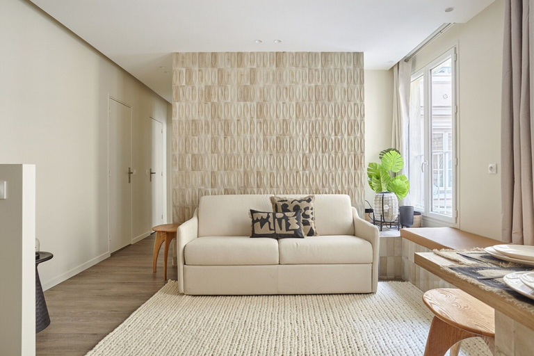 Living area 4, Modern 2 bedrooms apartment Le Marais/ Beaubourg, Paris