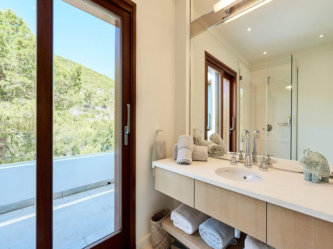 Bathroom 2, Magnificent Villa in Luxurious Retreat, Baleares