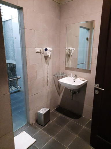 Bathroom 7