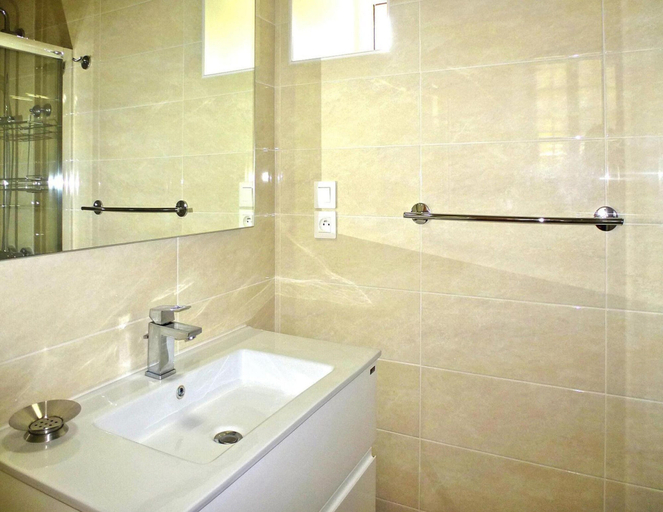 Bathroom 4, Stone House near Pink Granite Coast Beaches, Côtes-d'Armor