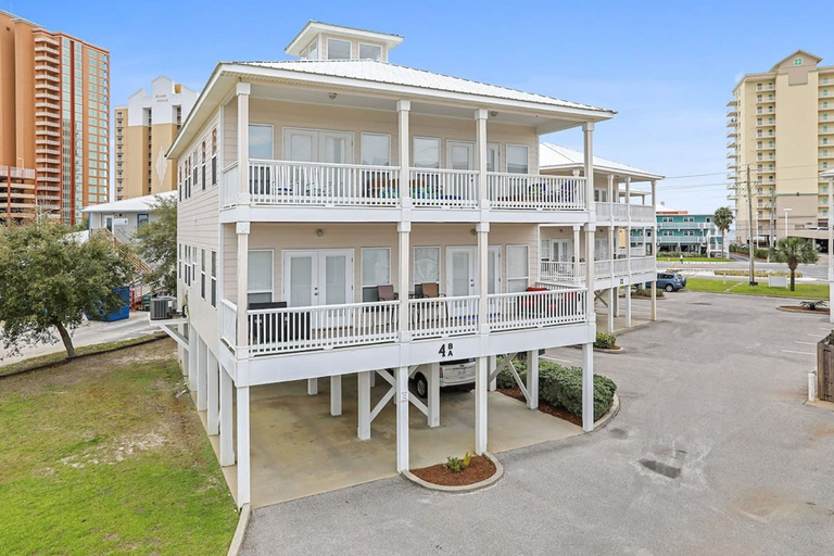 Room 1, Bama Barefoot Beach House- near beach pool, Baldwin