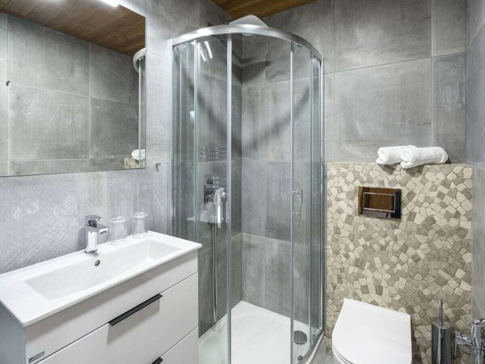 Bathroom 2, Spacious Villa With Good Ambience, Trutnov