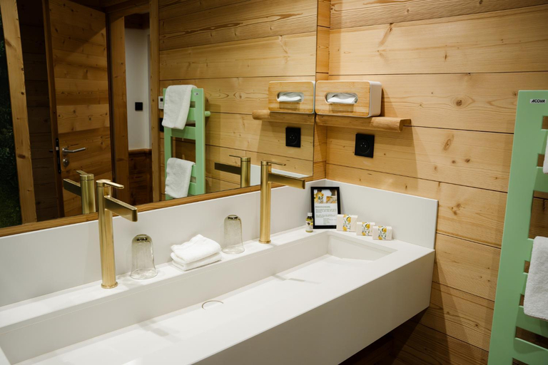 Bathroom 10
