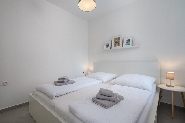 Room 5, Attractive Apartment With Garden, Poreč