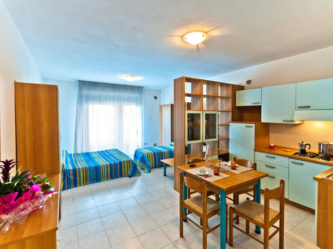 Private kitchen, Cristoforo Colombo Holiday Complex in Caorle, Close to the Beach, Venezia