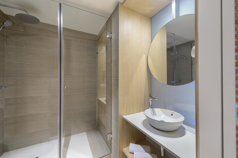 Bathroom 4, Hotel Vibra Cala Tarida, Baleares