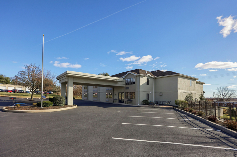 Exterior & Views 2, Lititz Pointe Inn and Suites, Lancaster