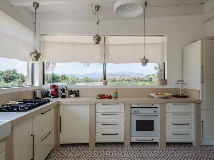 Private kitchen 4, Lavish Villa With Private Pool, Baleares