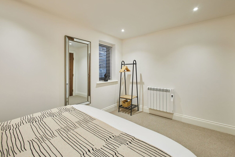 Room 2, Host Stay Driftwood Apartment, North Yorkshire