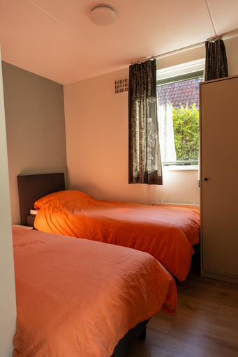 Room 4, Alluring Holiday Home With Garden, Beuningen