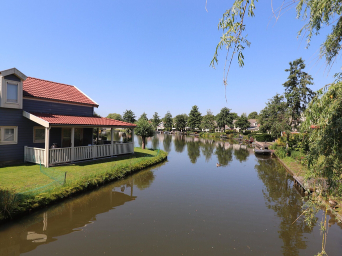Exterior 4, Bungalow by Water Near Rotterdam, Bernisse