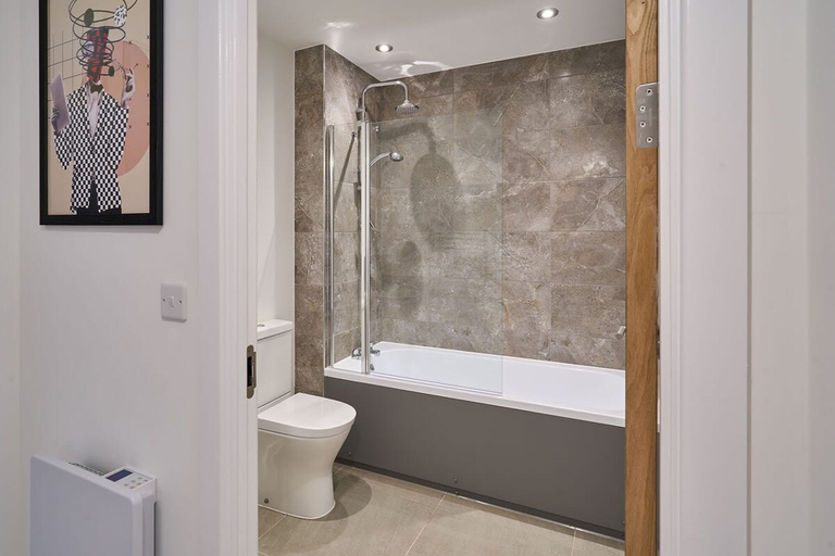 Room 2, Host Stay 23 Waterside Place, Somerset