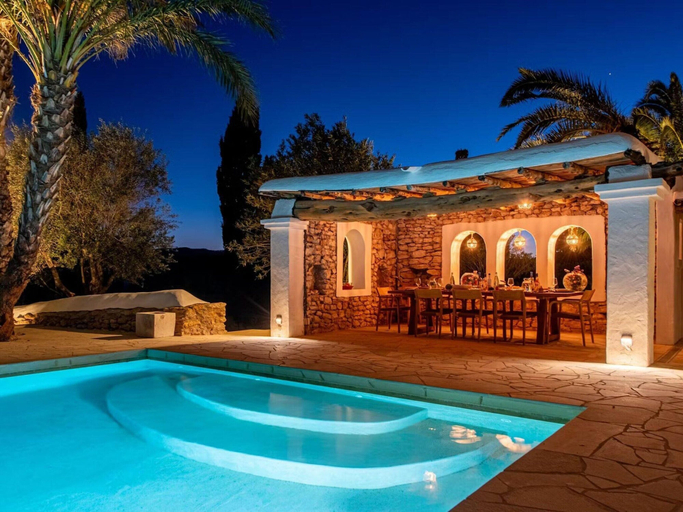 Pool 3, Impressive Farmhouse With Pool, Baleares