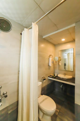 Bathroom 4, Sreepathi Indraprastha Hotel and Serviced Apartments, Thrissur