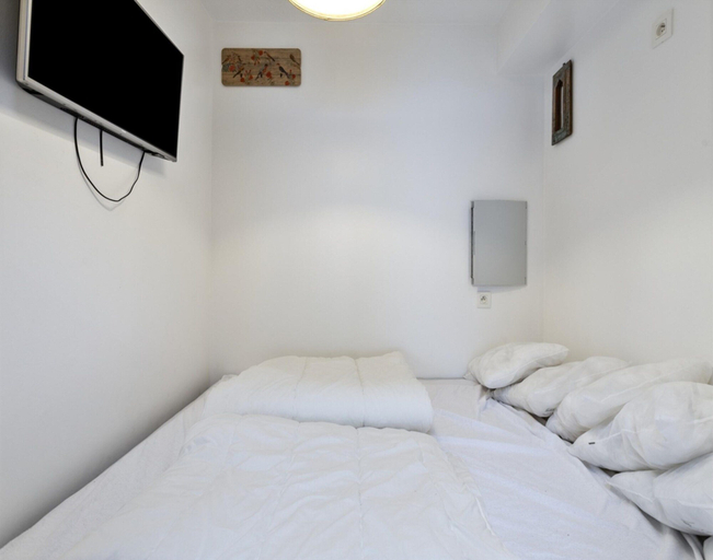 Bedroom 2, Studio in Blankenberge With Stunning Sea View, West-Vlaanderen